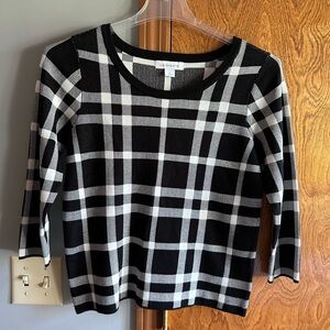LC220 Black and white plaid sweater great with black pants. Add a white shirt